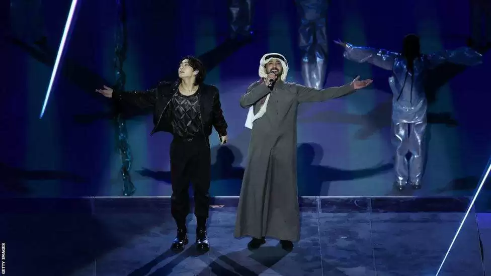 Jung Kook and Fahad Al Kubaisi performed Dreamers alongside a striking light show.