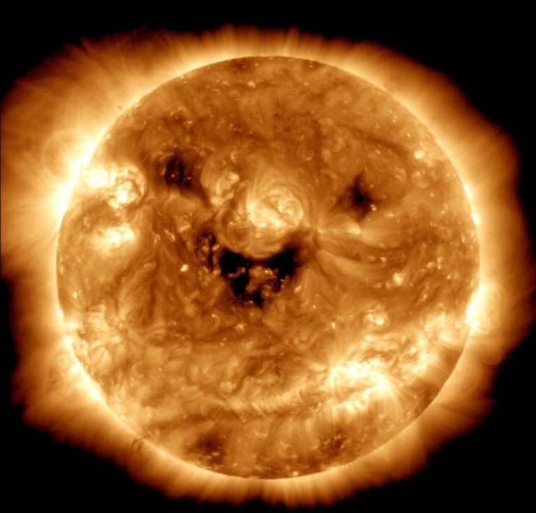 3-dark-black-spots-on-the-sun-resemble-smiling-eyes-and-sockets