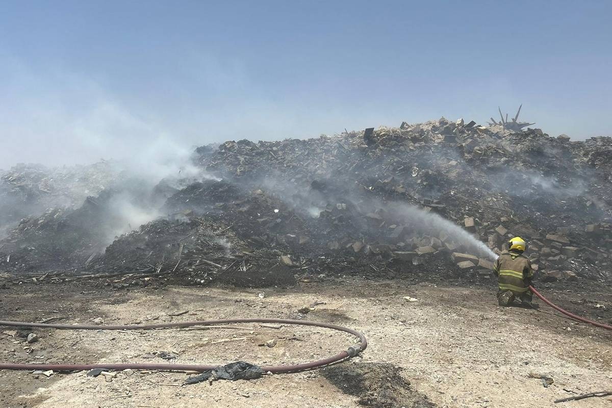 Fire engulfs four vehicles from nearby waste in Mahboula - Times Kuwait