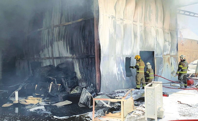 Firefighters contain blaze at Shuwaikh warehouse - Times Kuwait