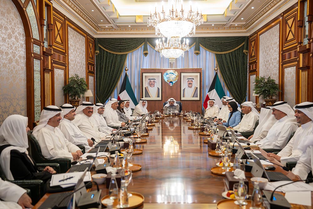 Kuwait Cabinet urges public to follow official guidance, avoid rumors