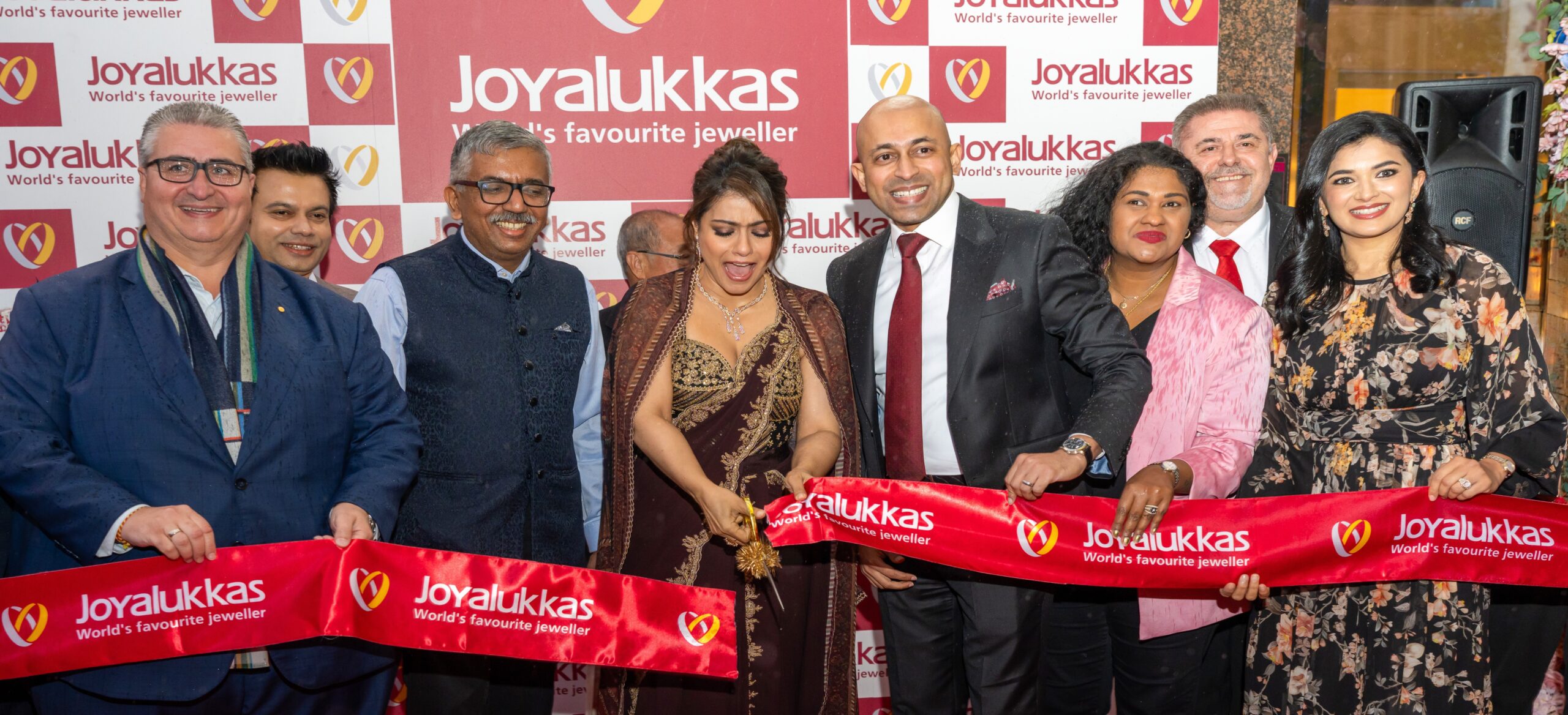 Joyalukkas celebrates historic entry into Australia