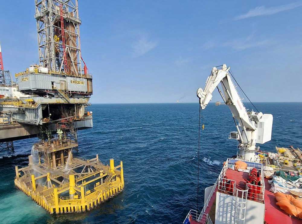 Oil rises $2 as Iran announces closure of Strait o