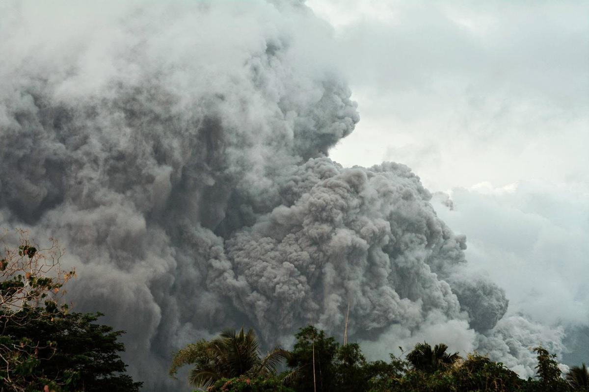 Philippines Mayon volcano force evacuation of 300 families