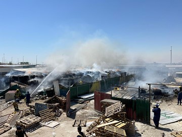 Four centers battle construction materials warehouse fire in Khaitan