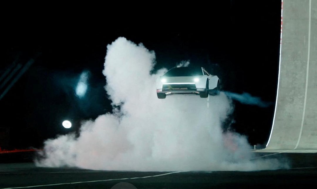 Tesla’s new Roadster makes a flying debut, hitting 60 MPH in under a ...